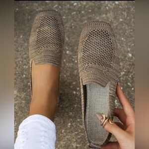 NWOT Women's Breathable Hollow Out Anti-Slip Flat Shoes in Brown. Size 8